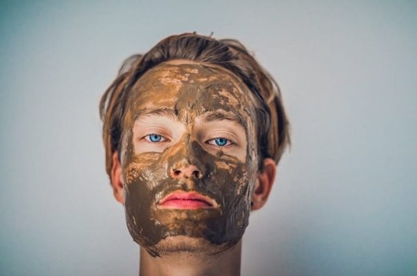 Quels sont les meilleurs soins pour une peau sujette à la dermatite de contact ?