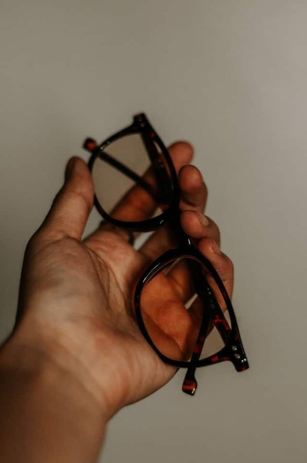 Quelle paire de lunettes solaires préconiser pour la pratique du ski nautique en préservant le style ?