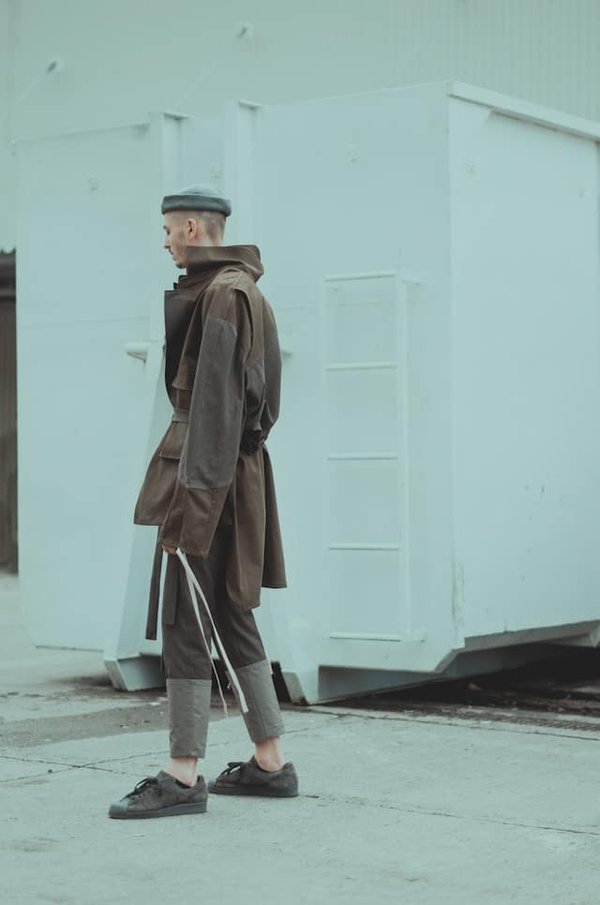 Comment combiner des accessoires en perles avec des vêtements de style urbain?