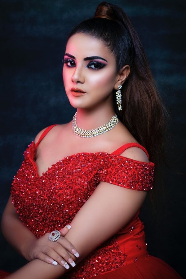 Quelle est la technique pour faire un maquillage de soirée qui met en valeur les yeux noisette ?